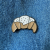 Pin metalowy – rogal