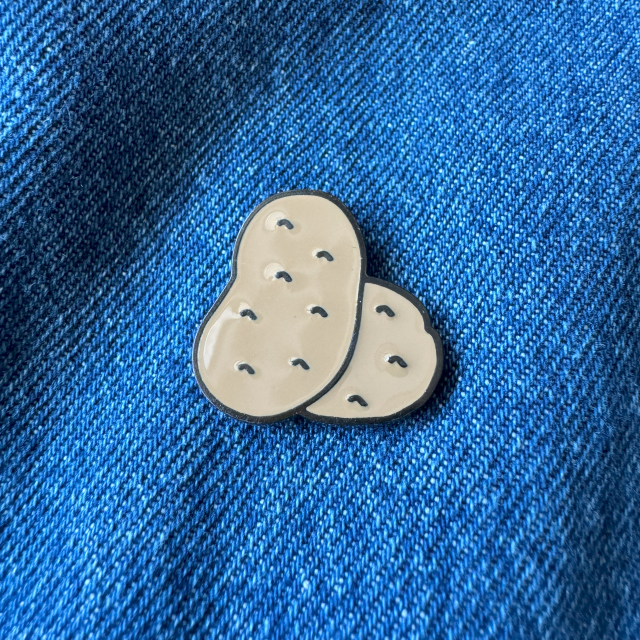 Pin metalowy – pyrki