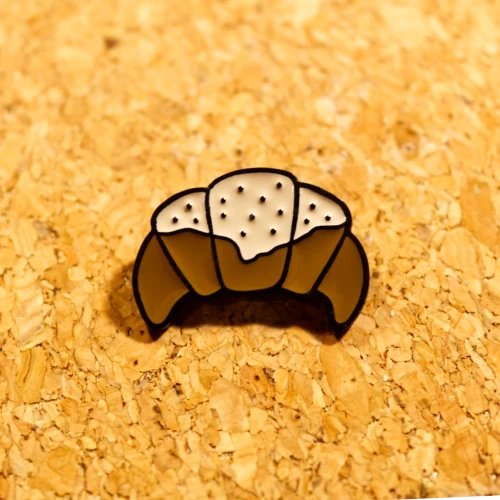Fifne Klunkry PIN METALOWY rogal.webp