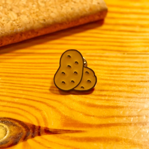 Fifne Klunkry Pin metalowy PYRKI 1.webp